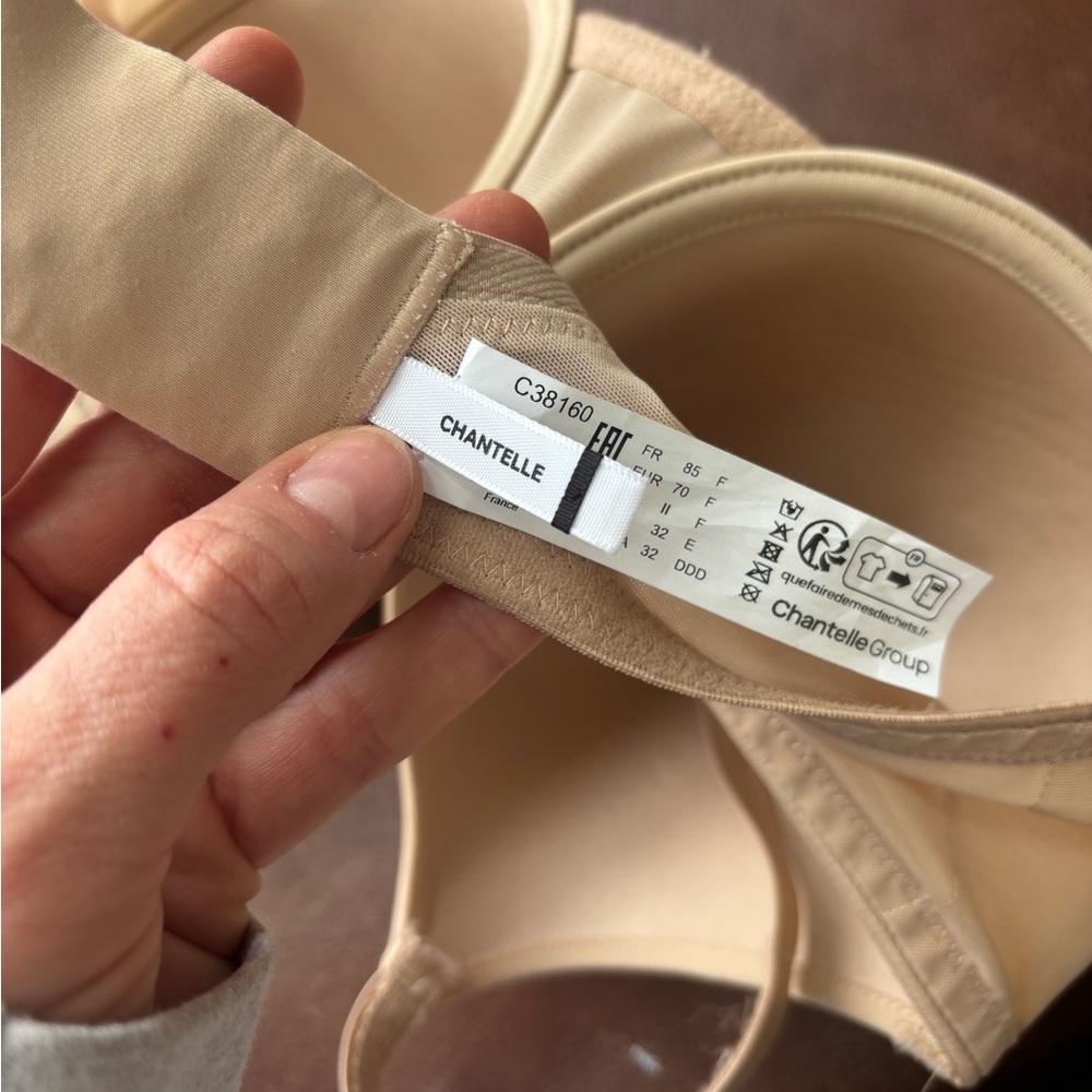 Chantelle Nude Underwire Bra Size 38C - Picture 5 of 6